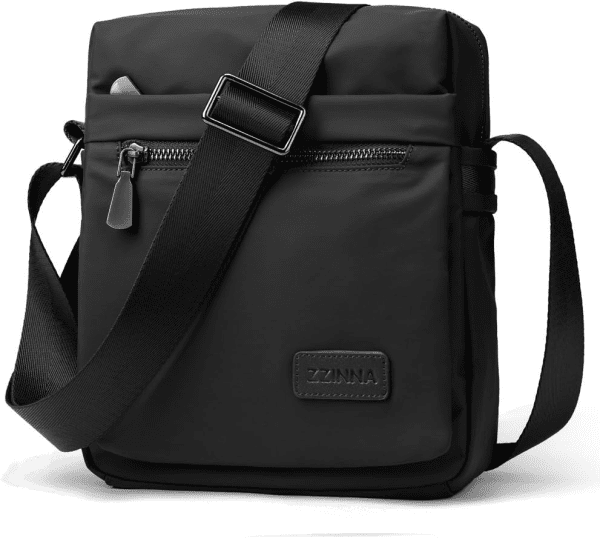 Black crossbody bag with a minimalist design and adjustable strap, perfect for daily use and travel.